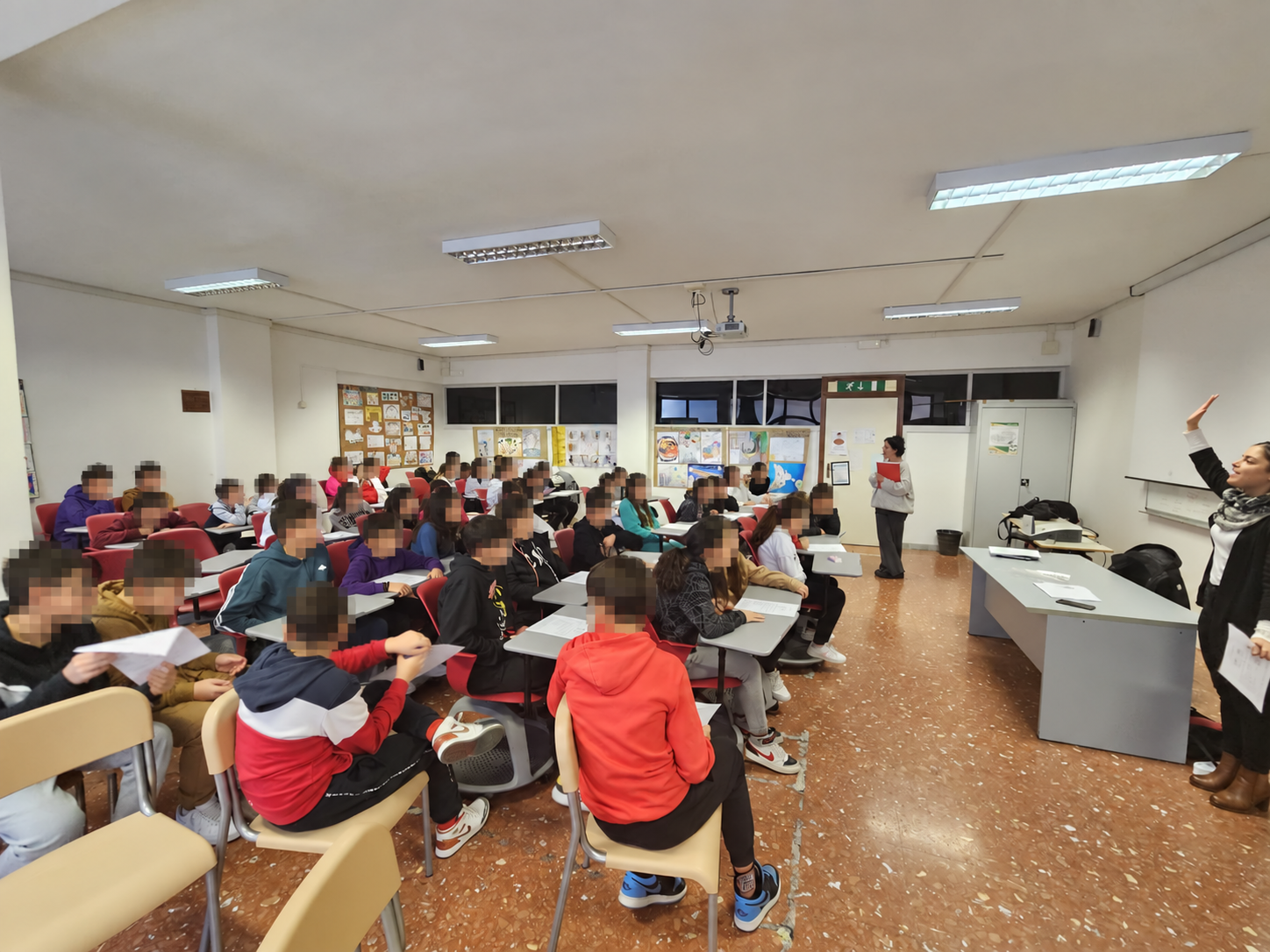 Mindfulness a scuola · archivio del progetto; volti degli studenti pixelizzati
