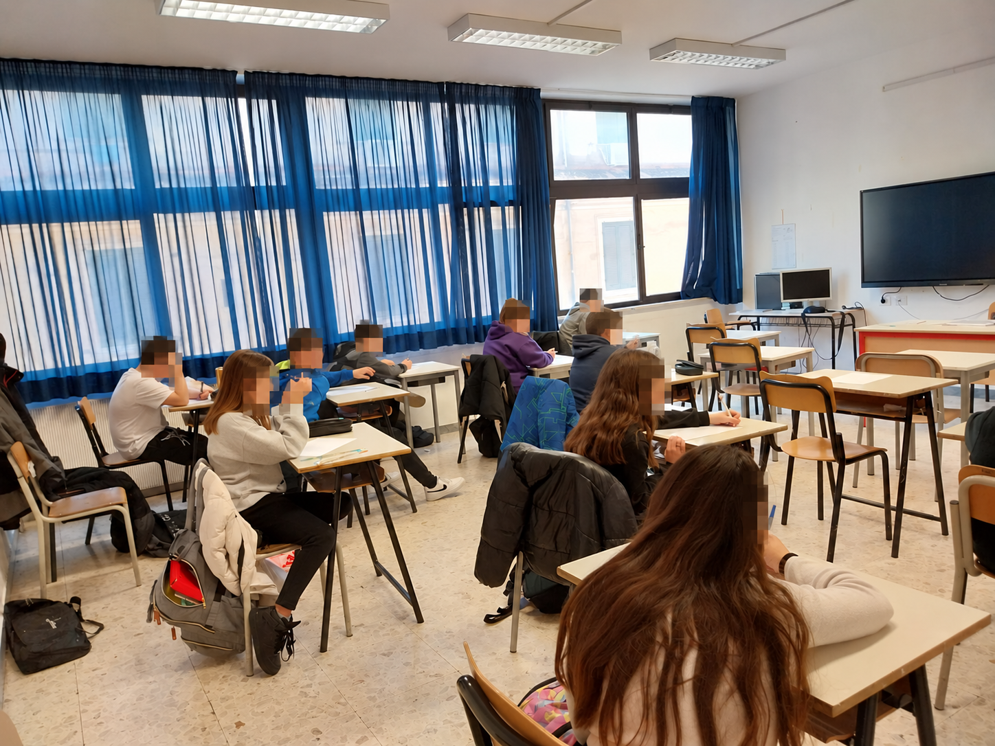 Attività in classe · archivio del progetto; volti degli studenti pixelizzati